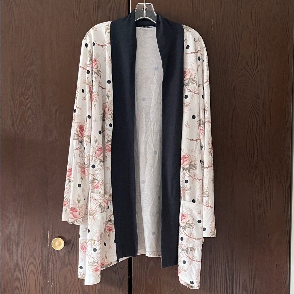 Lily long sleeved floral pattern lightweight sweater. Size 3XL.